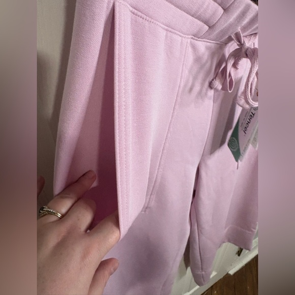 NWT Quince SuperSoft Fleece Cropped Wide Leg Pants – Size Medium | Petal Pink - Picture 6 of 10